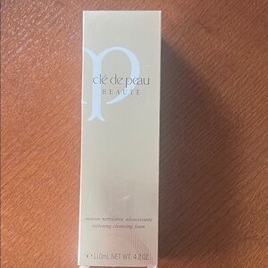 📣NEW in box: Clé de Peau Beauté Softening Cleansing Foam